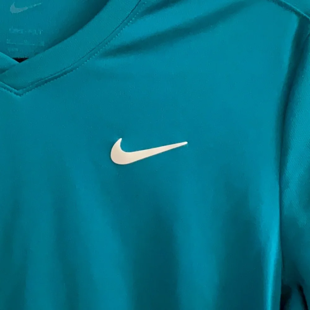 Nike - Men’s Dri Fit T-Shirt - Low Back - V-Neck - Teal - Size M - EUC